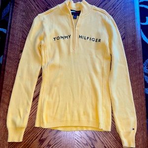 Tommy Hilfiger half zip Long Sleeve short collar sweater size small snug fit
